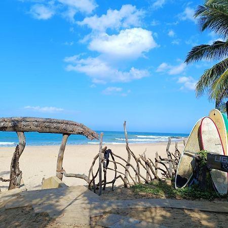 Light House Beach Hut Komari Exterior foto