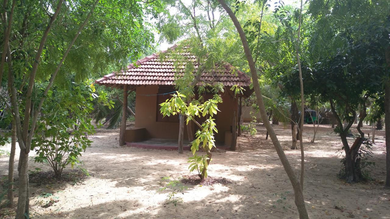 Light House Beach Hut Komari Exterior foto
