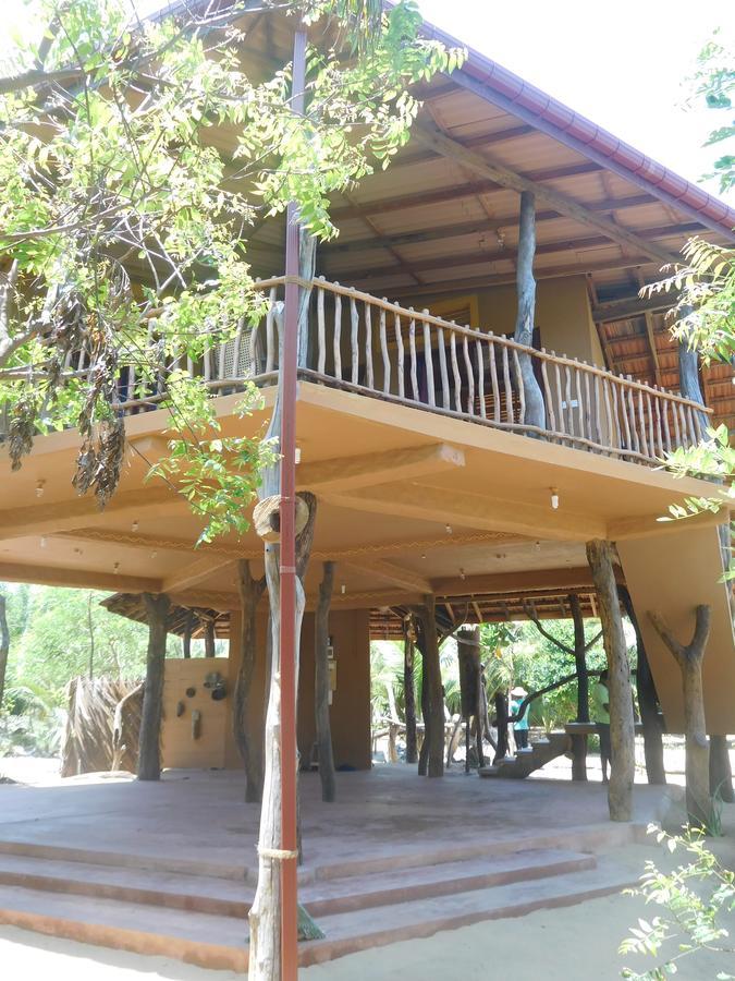 Light House Beach Hut Komari Exterior foto